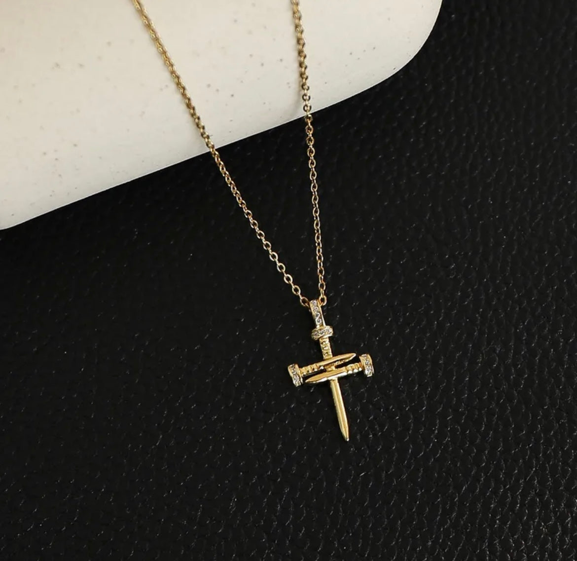Cruz de clavos